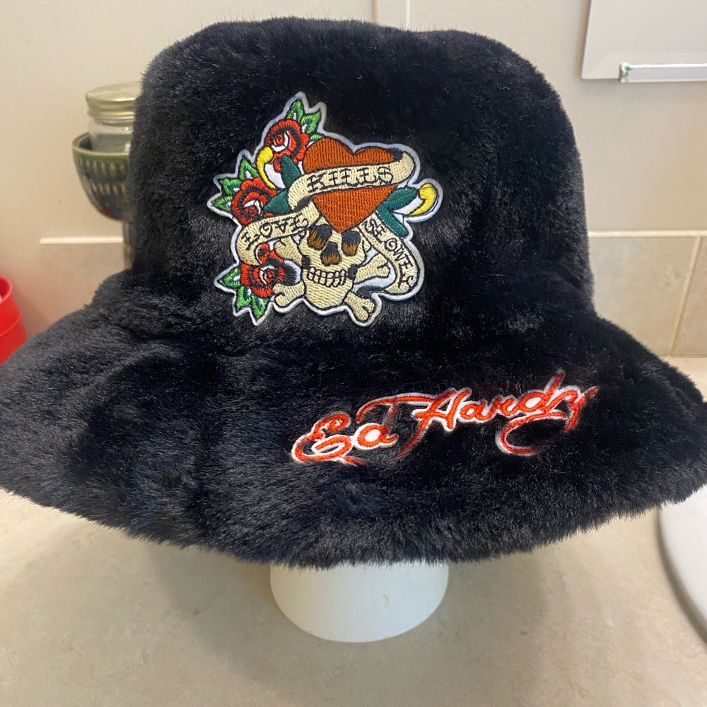 Ed Hardy Woman’s Fox Fur Bucket Hat with Skull and Roses Embroidery NWT Warm!!
